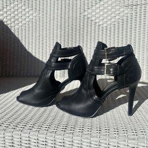 Michael Kors Women's Black Cutout leather -Heel size 8